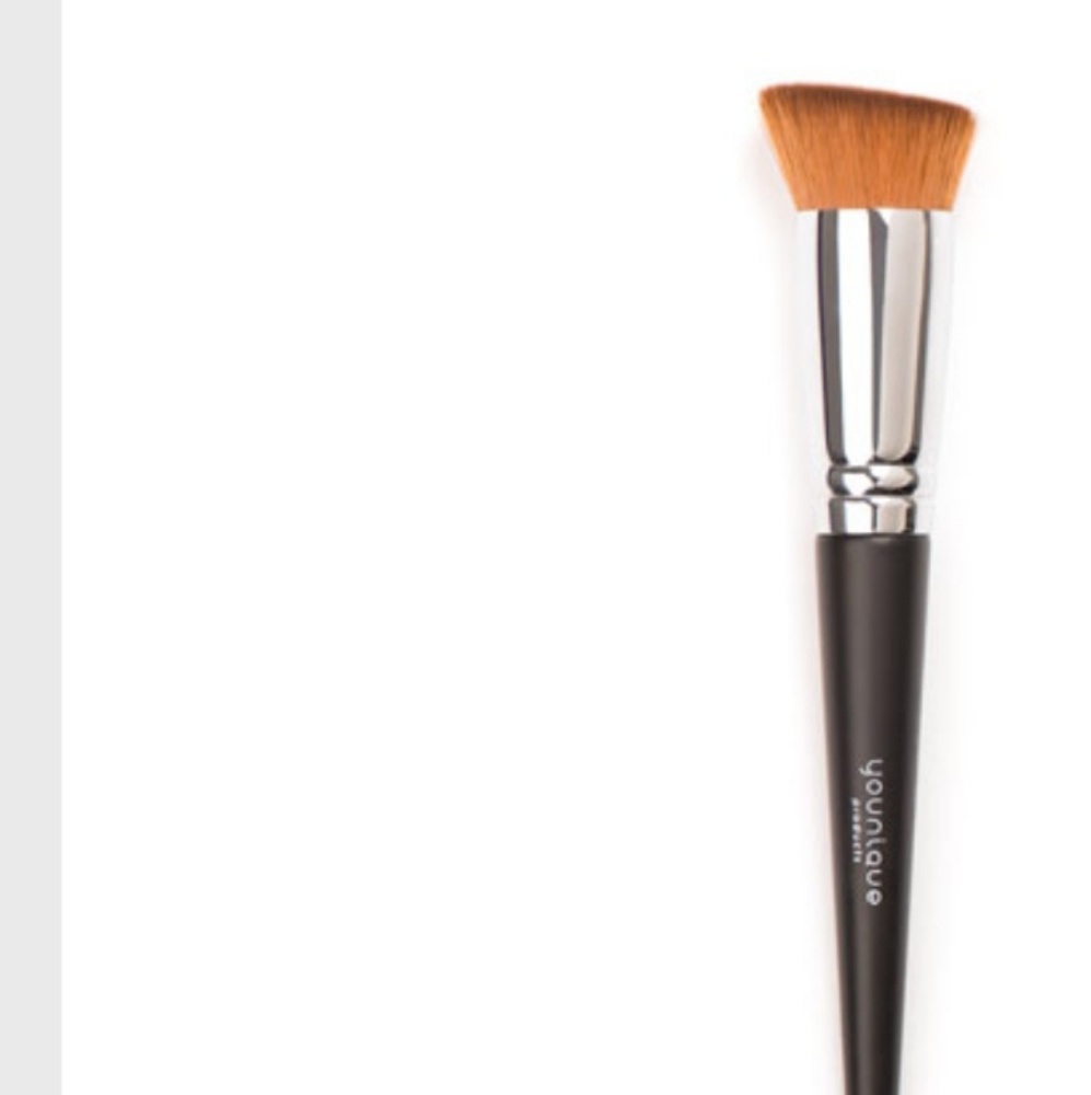 NEW/Authentic Younique Liquid Foundation Brush
